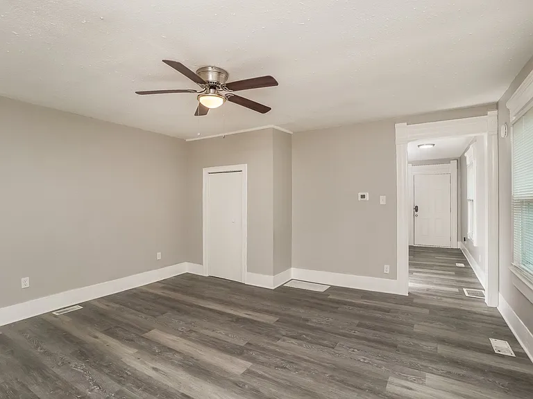 803242_019_living_room_13139788.jpg