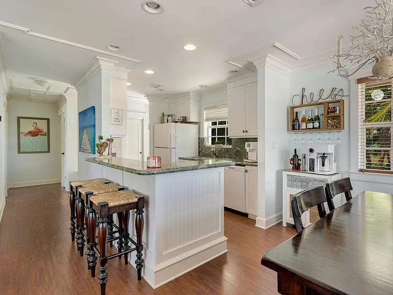 235 W Seaview Cir — Photo 8