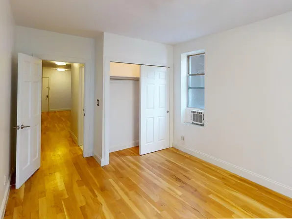 811 Walton Avenue image 7 of 9