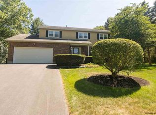 1234 Viewmont Dr, Niskayuna, NY 12309