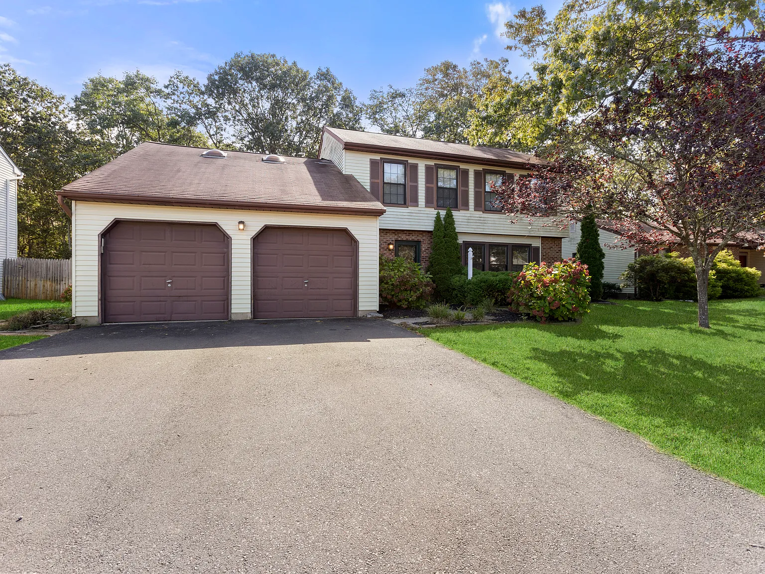 4 bed, 2.5 bath, 1883 sqft, $3,900 — Photo 3