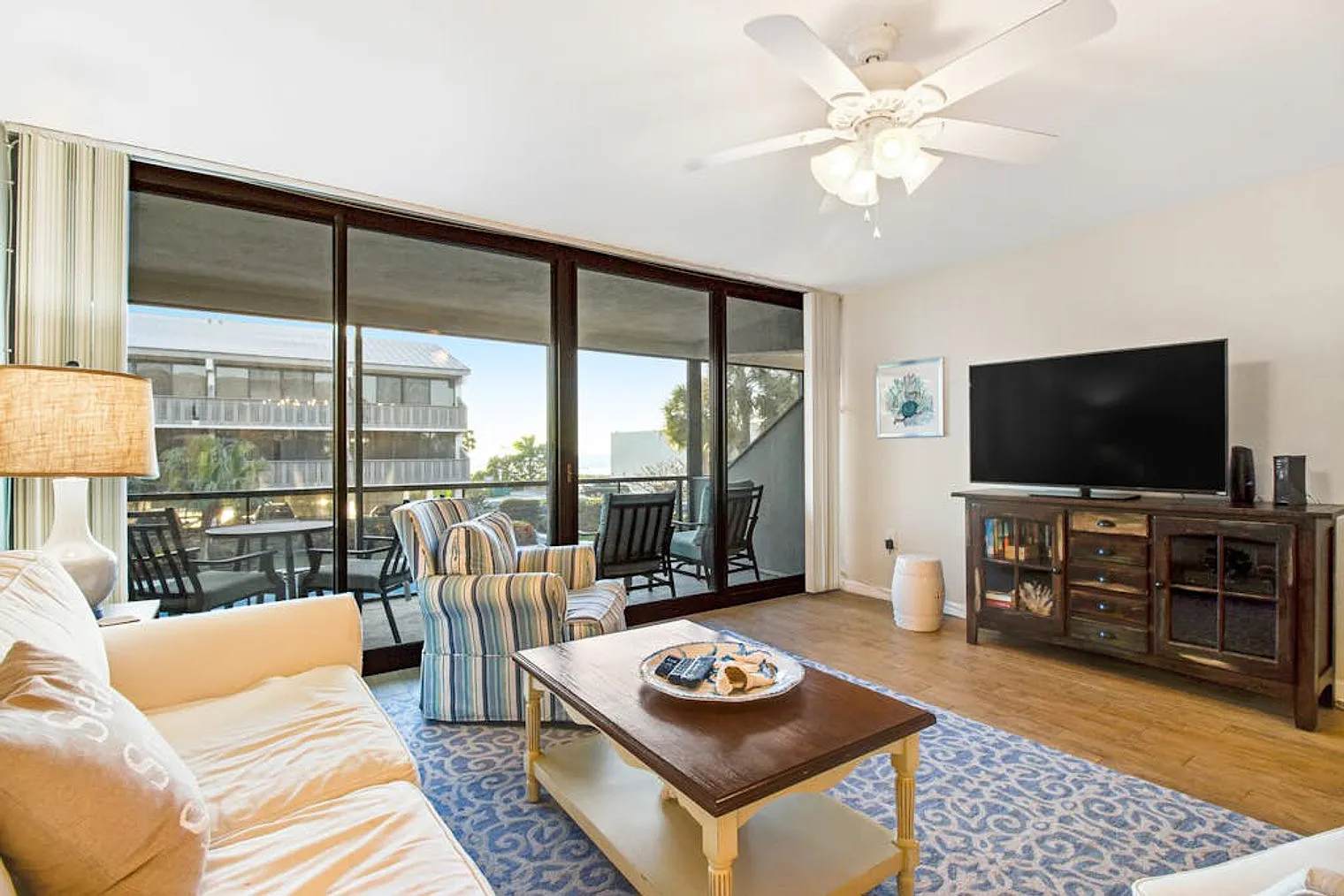 2 bed, 2.0 bath, 1270 sqft, $1,908 — Photo 2