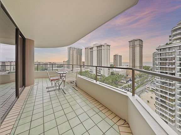5th image of 1910 Ala Moana Blvd #13A