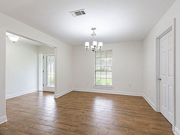  dining area off living room