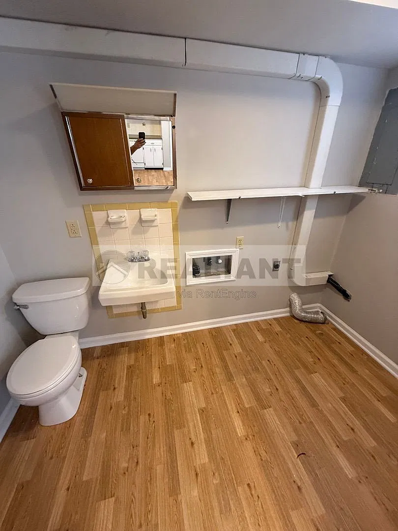 2 bed, 1.5 bath, 1300 sqft, $1,300 — Photo 4