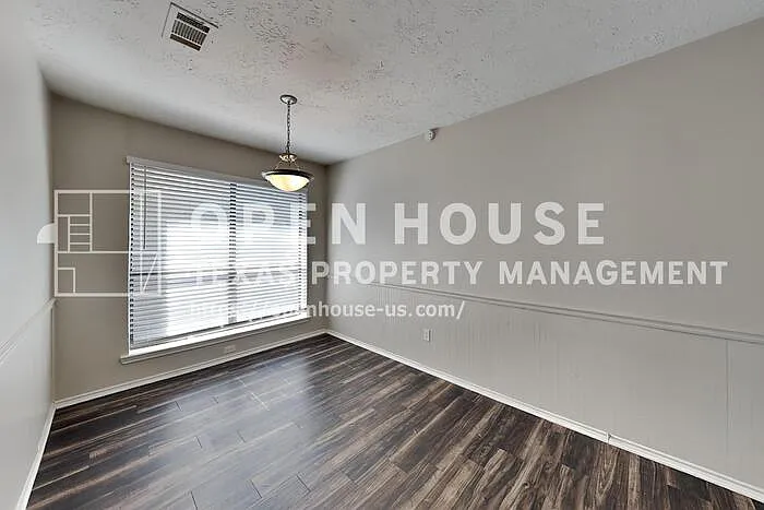 1325 Glyndon Dr — Photo 6