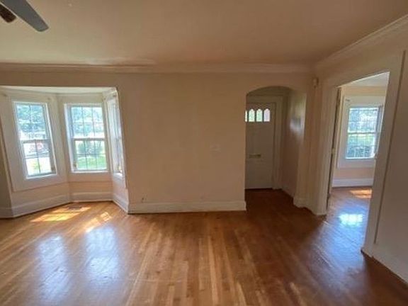 2nd image of 1002 Iona St