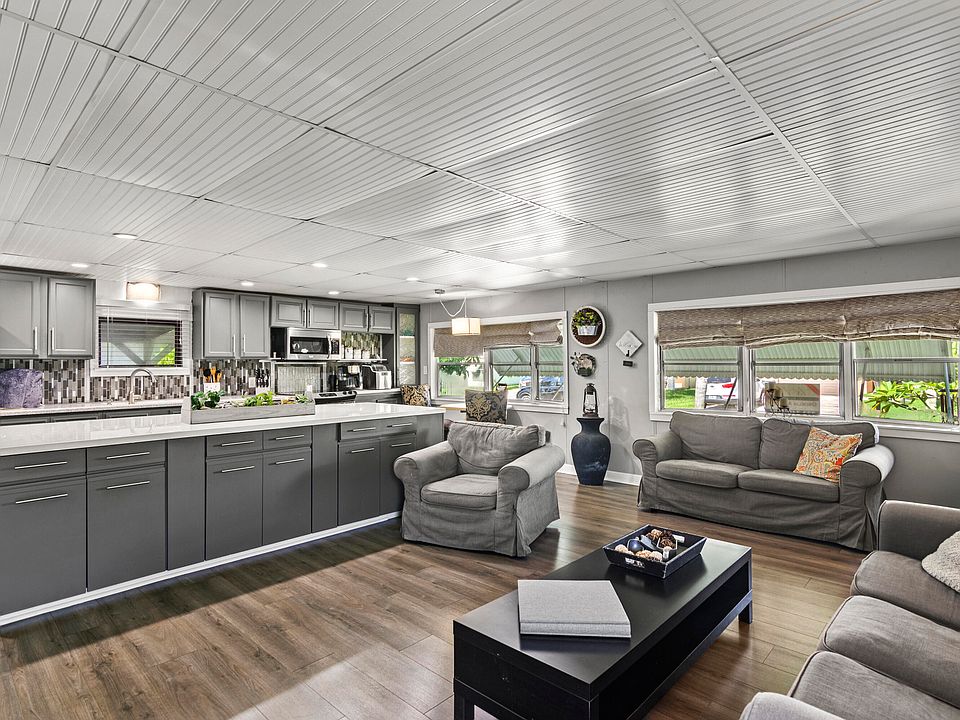 1st image of 10 Palo Alto Lane