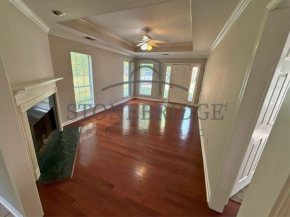 2nd image of 2009 Jackson Ln