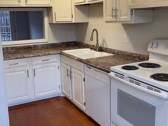 2nd image of 709 Kelly Ln APT 1