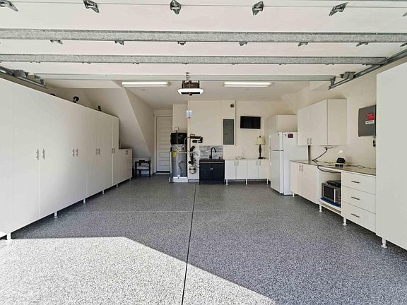 3rd image of 585 Los Castanos Dr