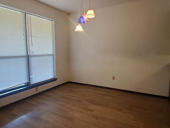 5th image of 2202 Wheaton Dr