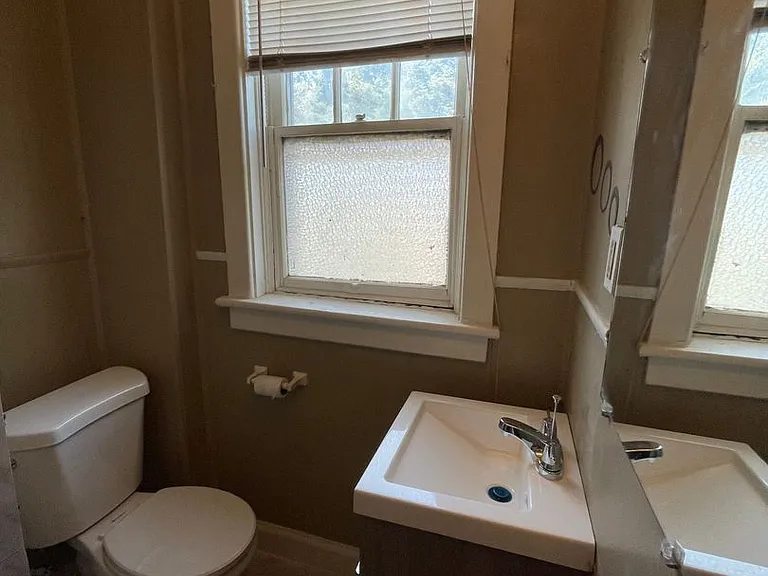 2322 Penn St — Photo 25