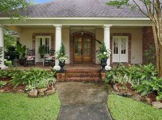 506 Rue Chateauguay, Ocean Springs, MS 39564