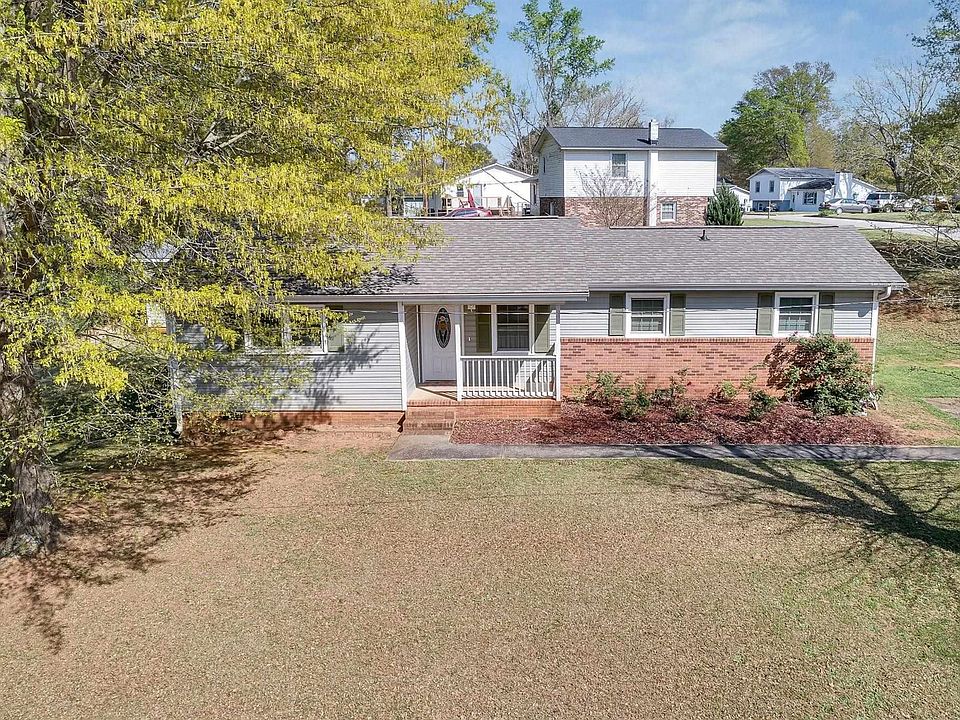 1st image of 303 Corkwood Dr