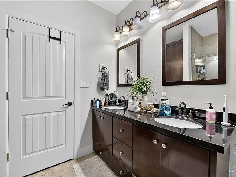 209 Robin Ave — Photo 14