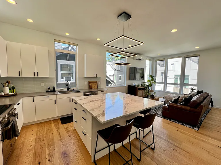 2609A SW Adams St — Photo 5