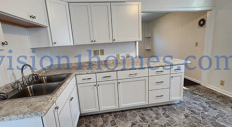 2076 W Wayne St — Photo 22