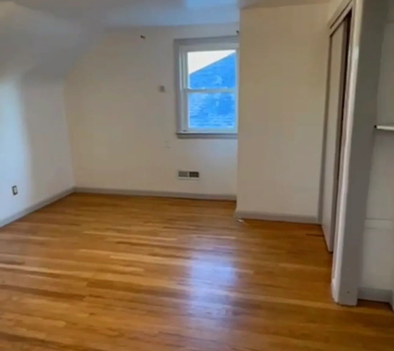 174 Rutherford Pl — Photo 1