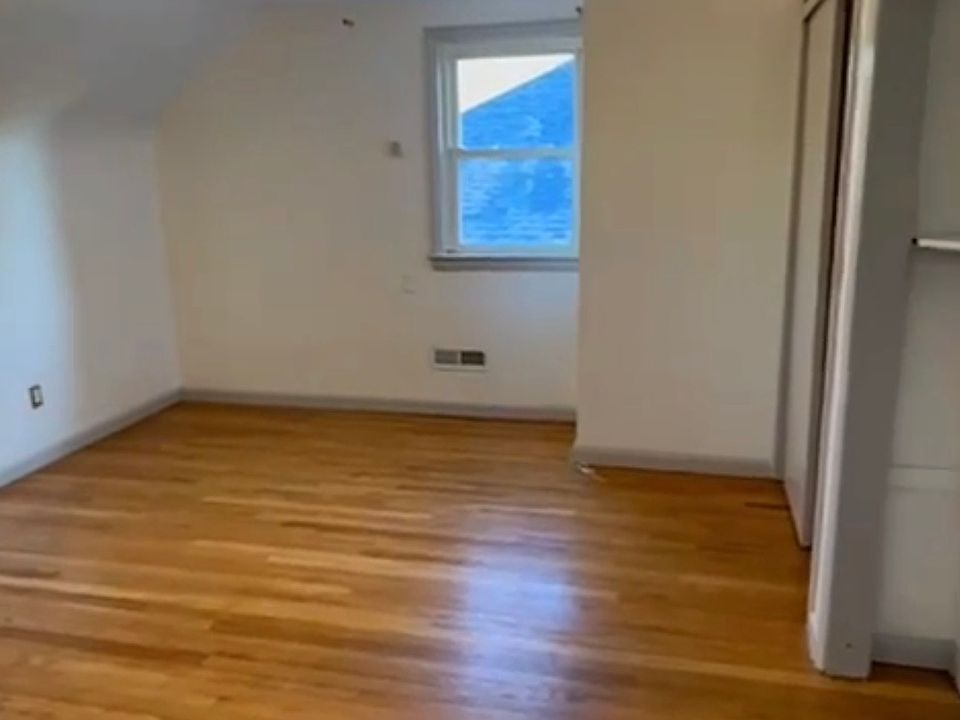 1st image of 174 Rutherford Pl #1