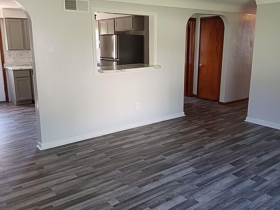4th image of 214 N Harvey Ave