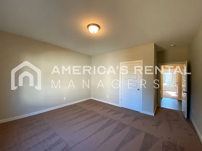 215 White Oak Cir — Photo 22