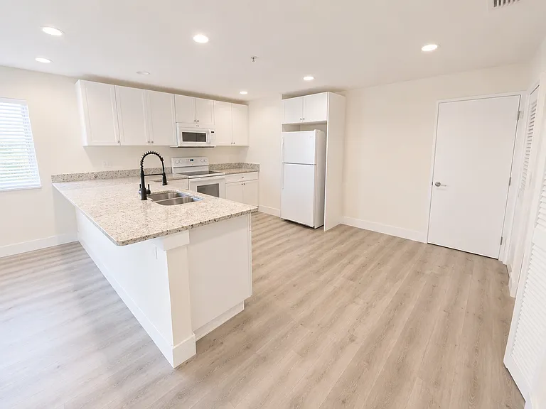 16461 Domestic Ave #APPA1 — Photo 2