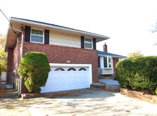 6 Oakdale Dr, Westbury, NY 11590