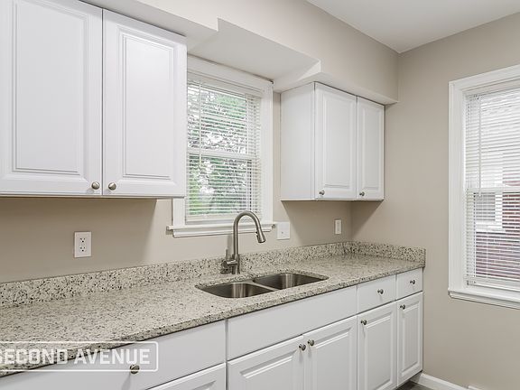 5th image of 3946 Biehl Ave