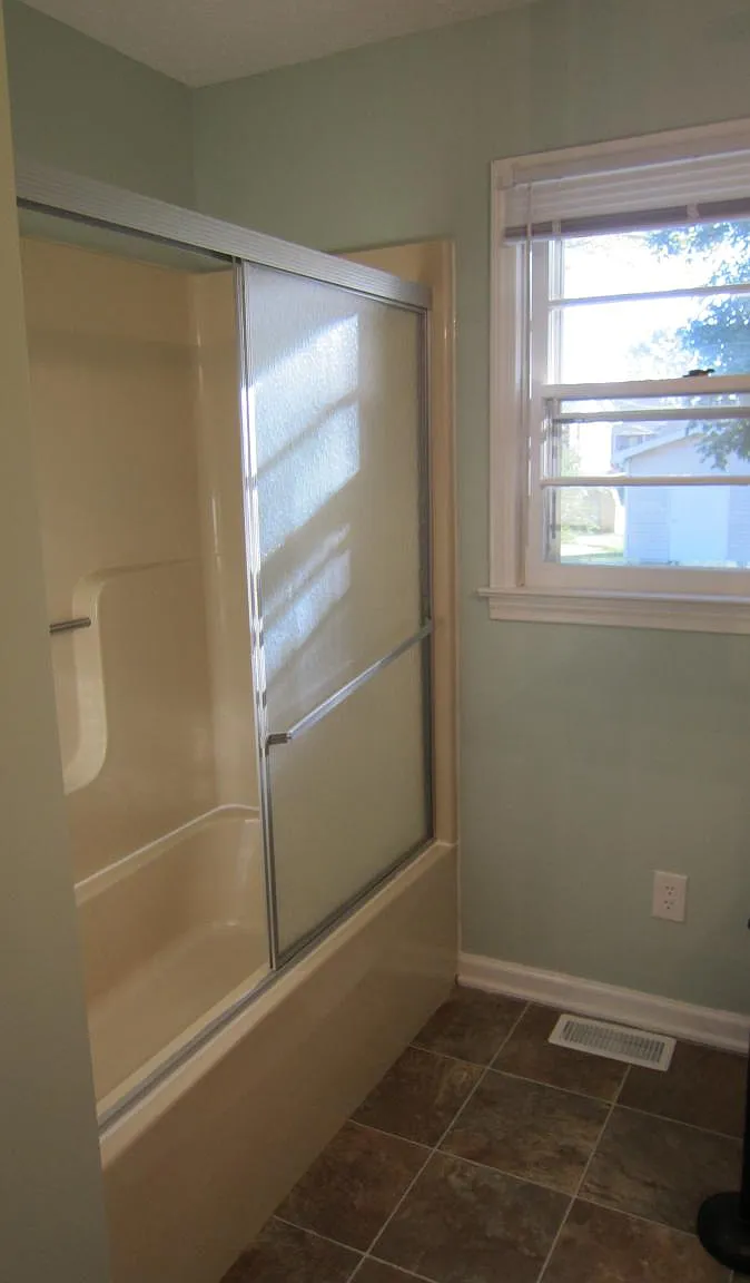 3 bed, 1260 sqft, $1,395 — Photo 3