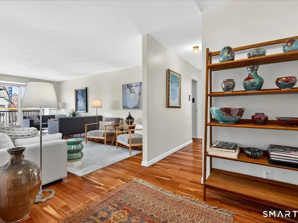 100 York Street #5D, New Haven, CT 06511