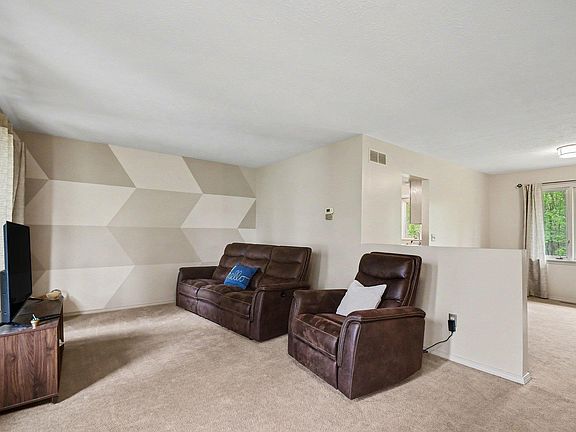 2nd image of 1035 Bowdoin Dr