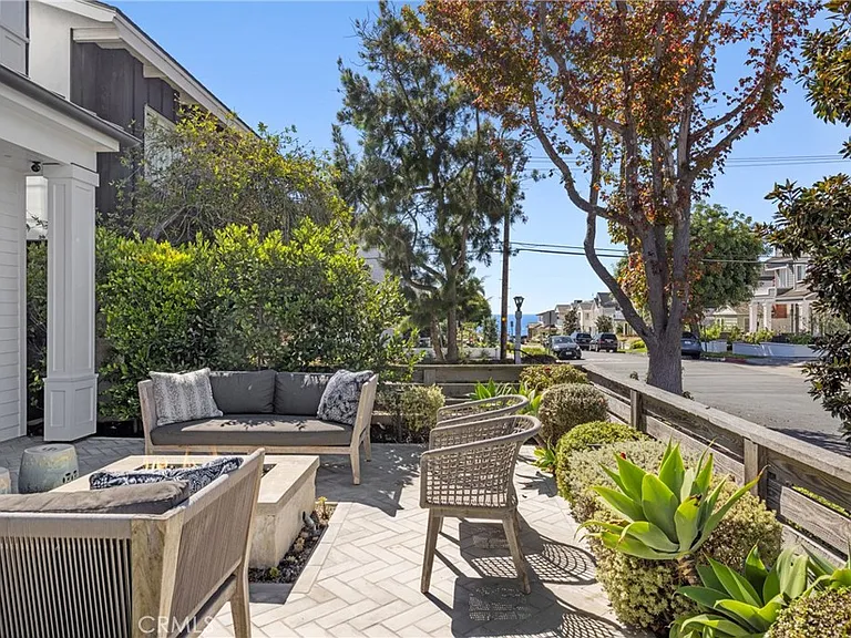 302 Orchid Ave — Photo 2