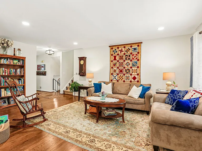 18033 Mill Creek Dr — Photo 14