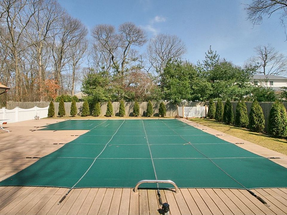 1st image of 14 Birchwood Dr