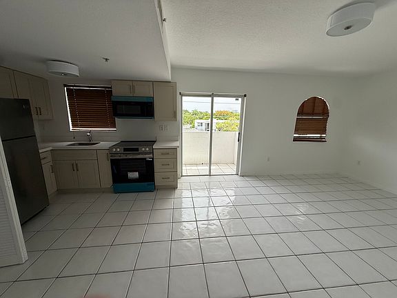 3rd image of 3052 SW 27th Ave APT 404
