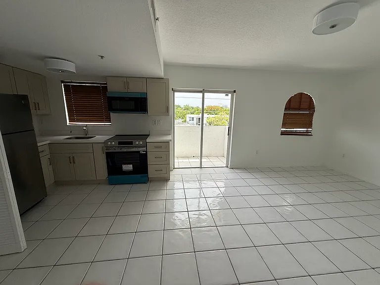 3052 SW 27th Ave #404 — Photo 3