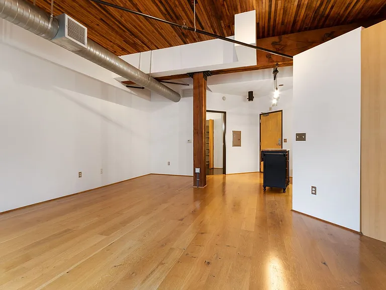 1420 NW Lovejoy St #633 — Photo 8