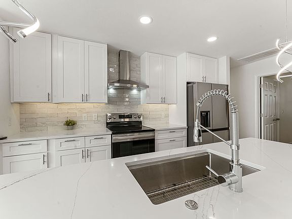 2nd image of 2101 S Emma Ave
