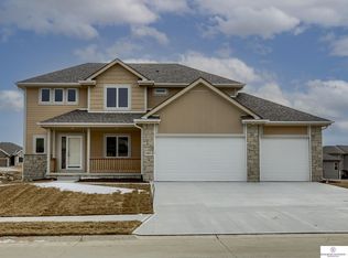 1065 Hazel Ln, Springfield, NE 68059