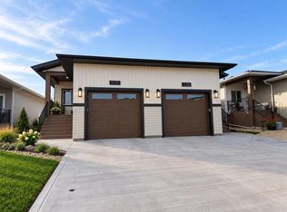 60 S Gray Close, Sylvan Lake, AB T4S0W4