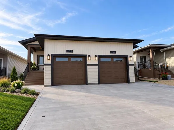 60 S Gray Close, Sylvan Lake, AB T4S 0W4