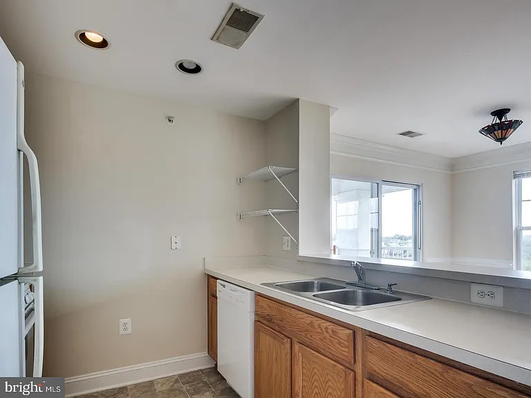 12828 Clarksburg Square Rd #302 — Photo 3