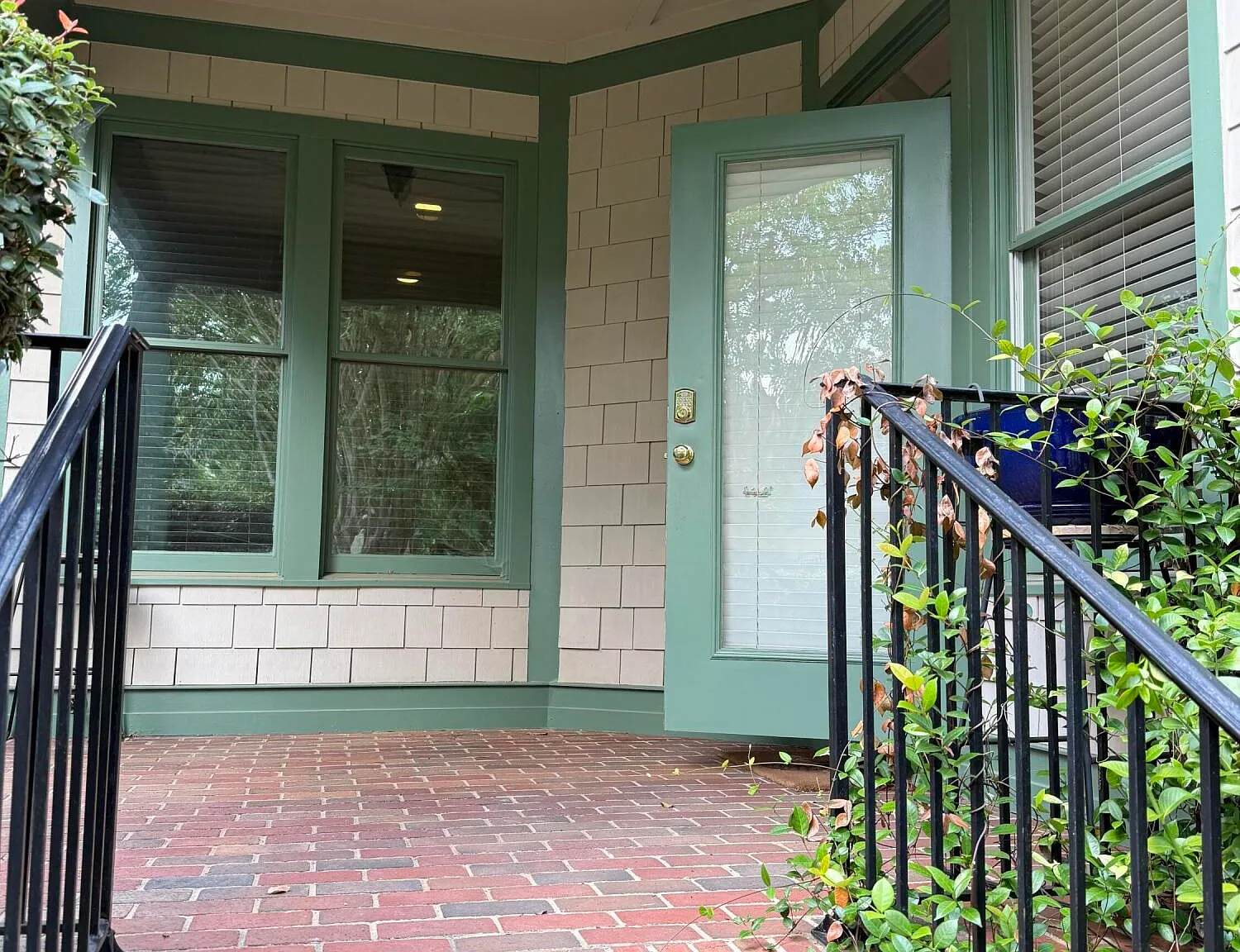3 bed, 3.5 bath, 2135 sqft, $2,900 — Photo 3