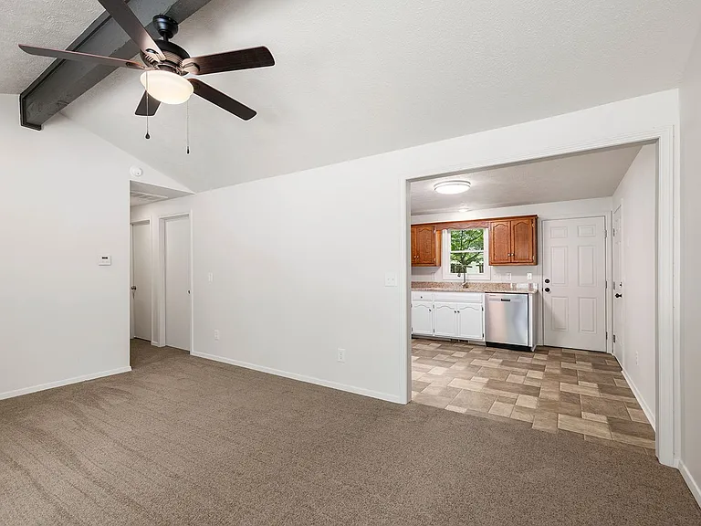 418 W Olive St — Photo 7