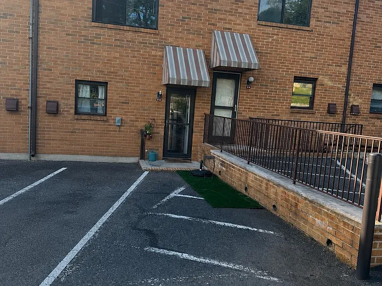321 Spring St #8 — Photo 19