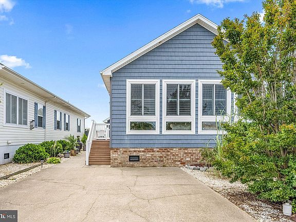 2nd image of 513 Sandy Hill Dr