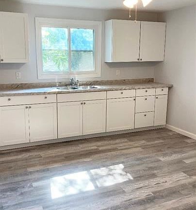 2nd image of 709 Summit Ave