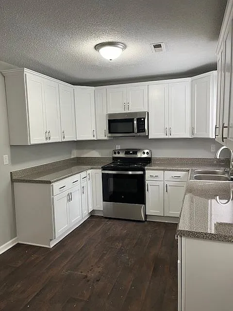 106 Rainbow Ct #106
