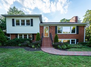 2334 Hill Pl, Falls Church, VA 22043